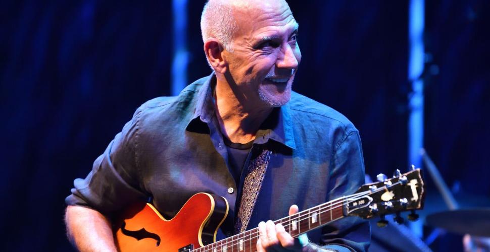Larry Carlton